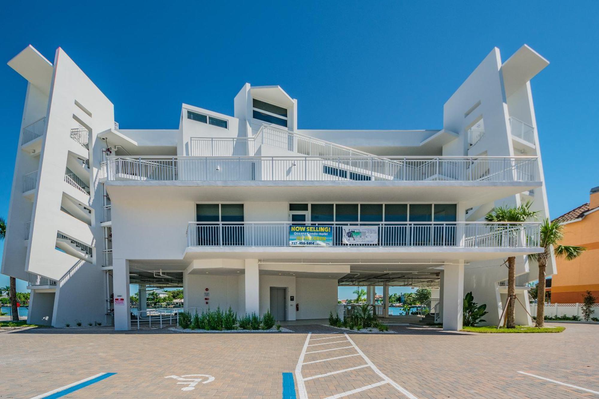 Provident Oceana Beachfront Suites 圣徒皮特海滩 外观 照片