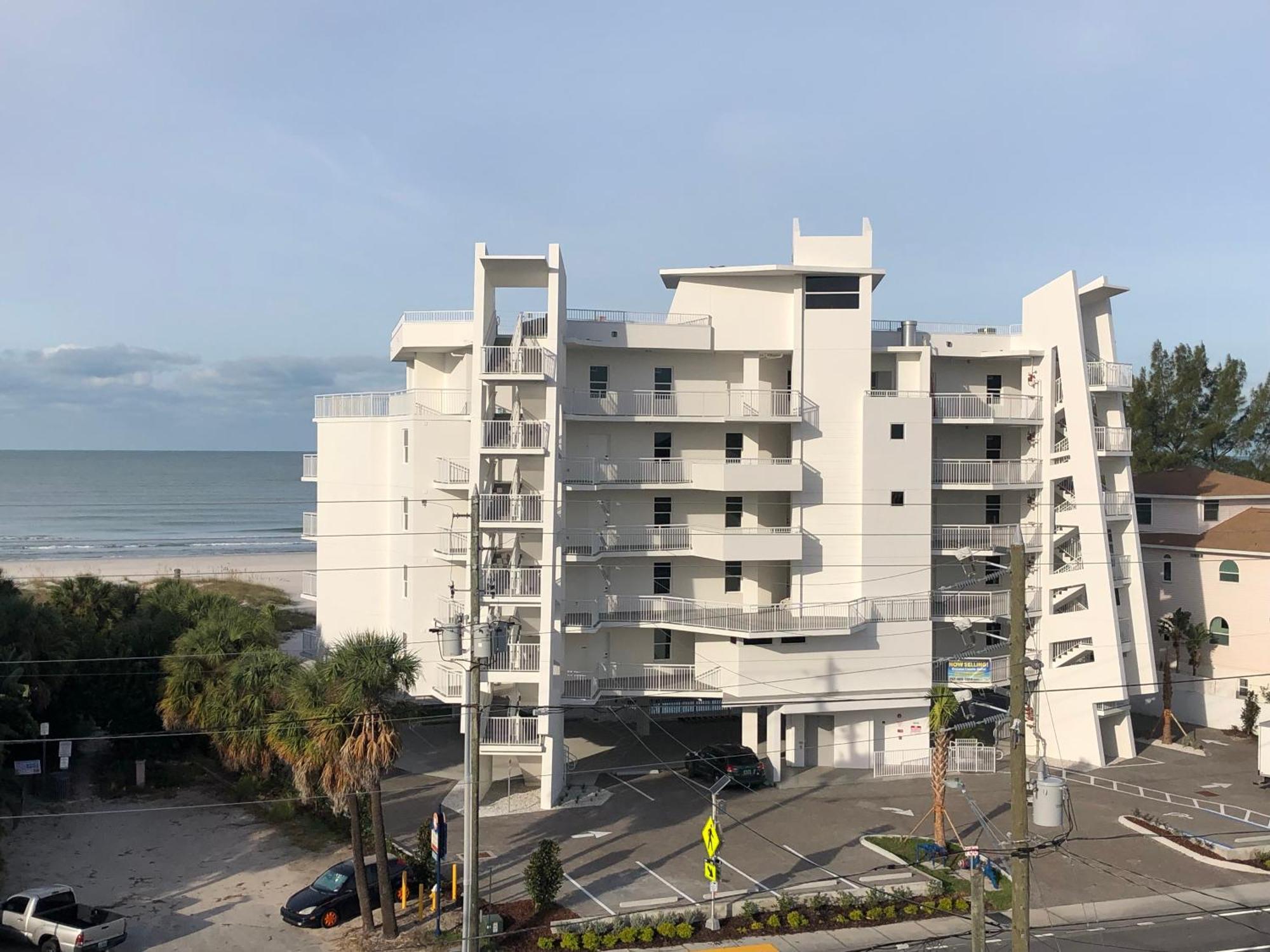 Provident Oceana Beachfront Suites 圣徒皮特海滩 外观 照片