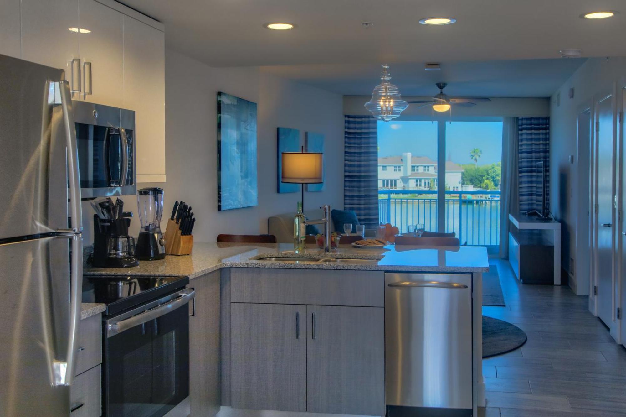 Provident Oceana Beachfront Suites 圣徒皮特海滩 外观 照片