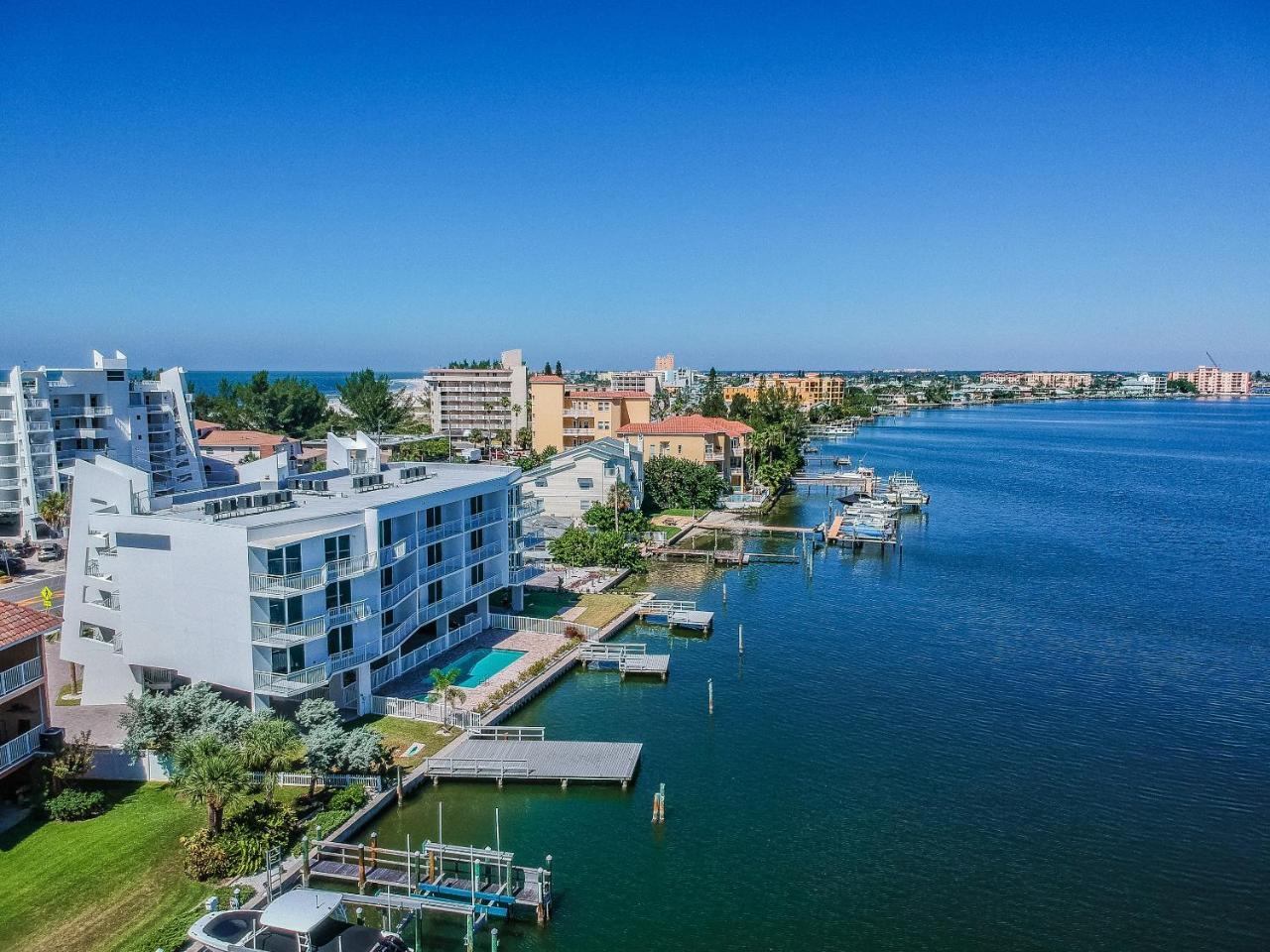 Provident Oceana Beachfront Suites 圣徒皮特海滩 外观 照片